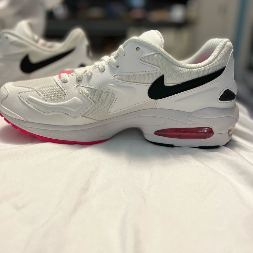 Womens Size 11 Nike Air Max 2 Light sneakers